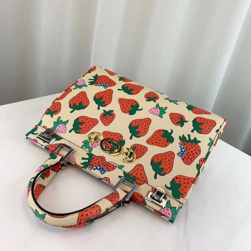Gucci Zumi Strawberry Print Medium Many Many Bolsa 564714-3