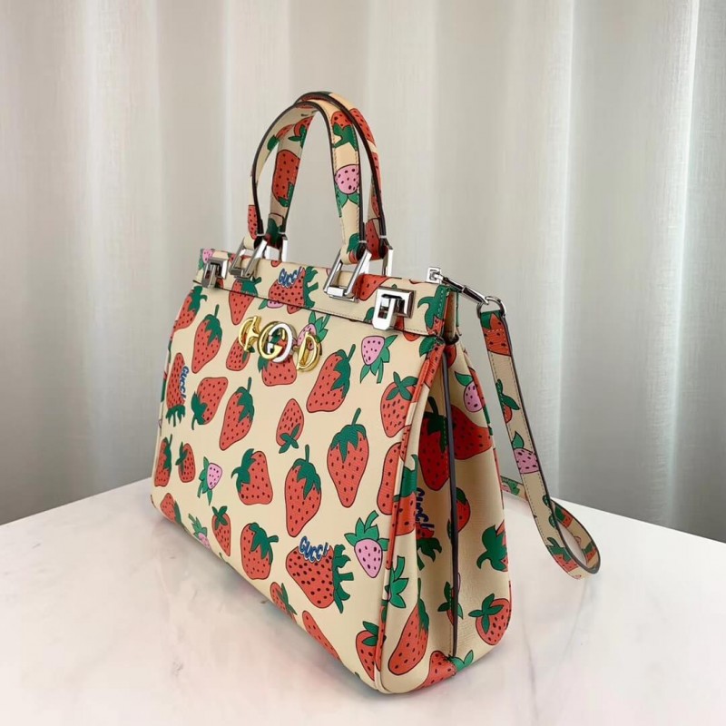 Gucci Zumi Strawberry Print Medium Many Many Bolsa 564714-4