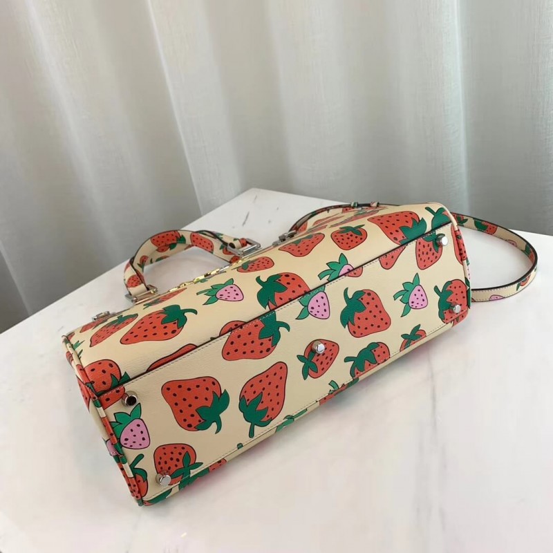 Gucci Zumi Strawberry Print Medium Many Many Bolsa 564714-8