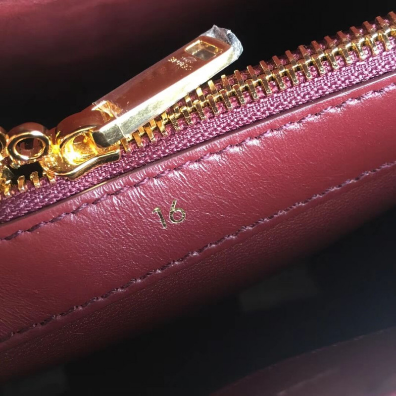 Bolsa Celine Medium 16 en Satined Becerro 187373-7