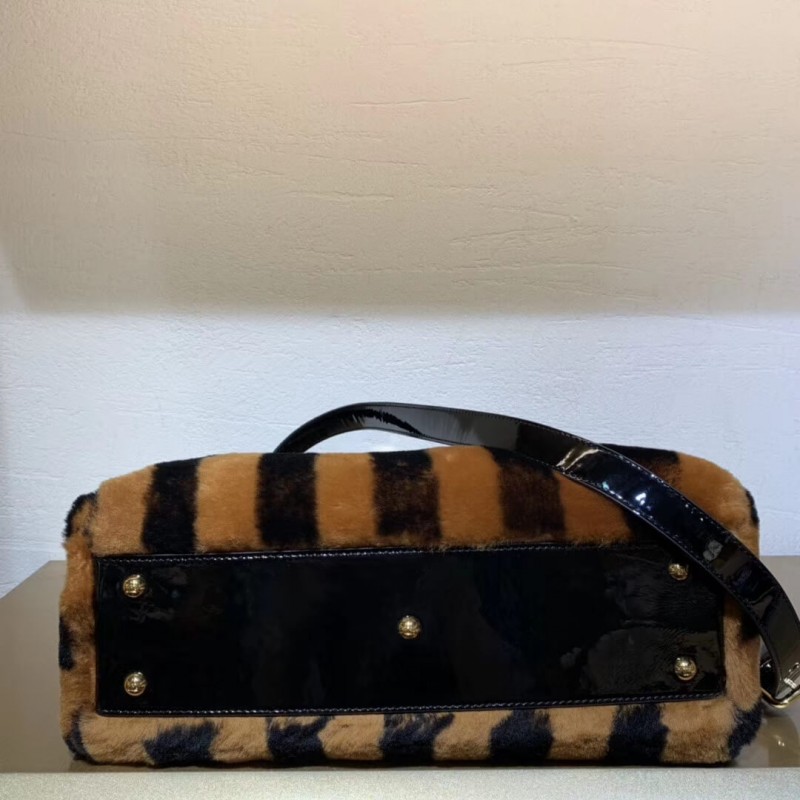 Fendi Peekaboo icónico Medium Black Mink Bolsa 8bn290-8