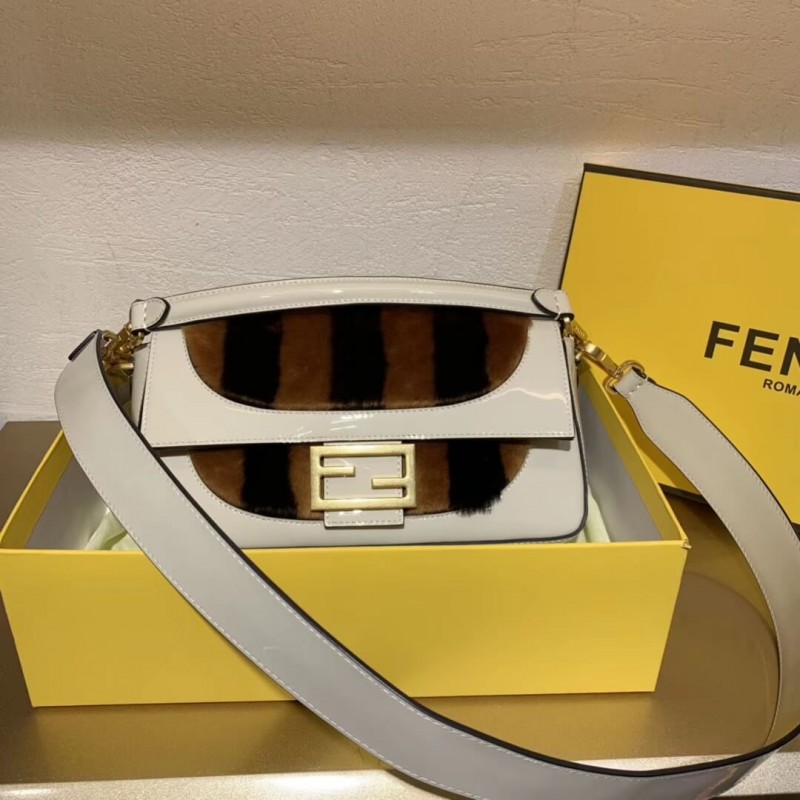 Fendi Patent Leather y Bolsauette Bolsauette de piel de oveja 8BR600-1