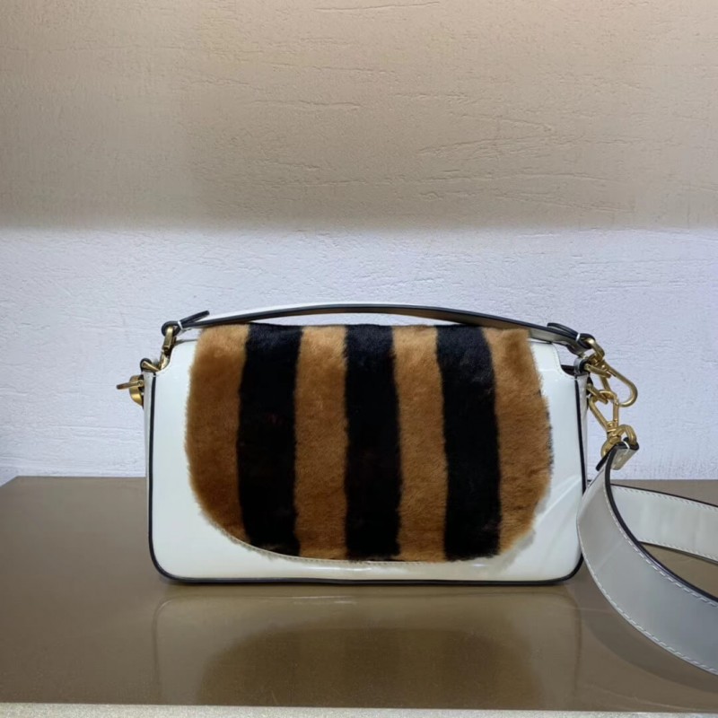 Fendi Patent Leather y Bolsauette Bolsauette de piel de oveja 8BR600-3