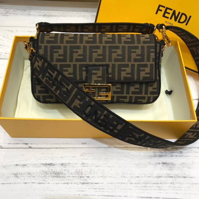 Fendi Brown Fabric Bolsauette Bolsa 8Br600-4
