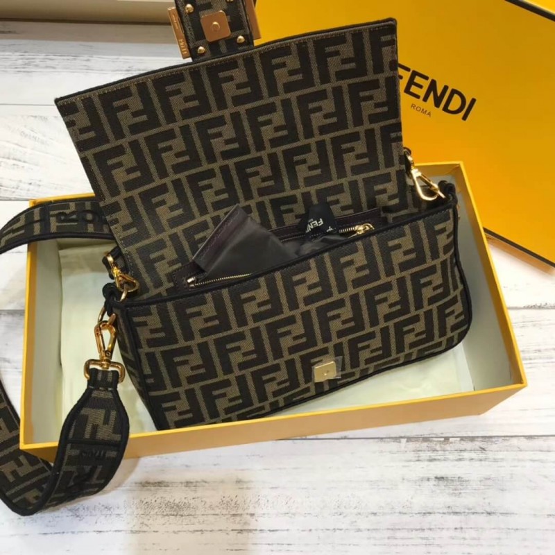 Fendi Brown Fabric Bolsauette Bolsa 8Br600-6