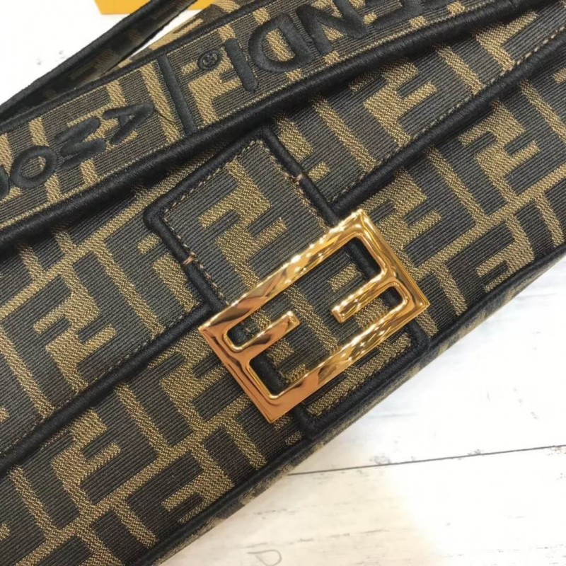Fendi Brown Fabric Bolsauette Bolsa 8Br600-7