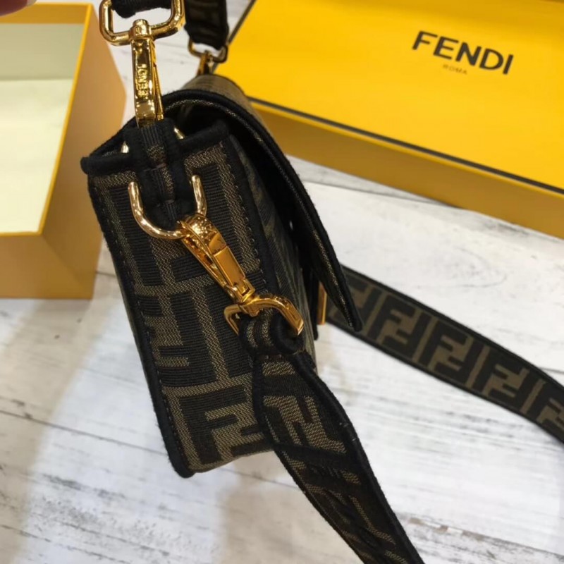 Fendi Brown Fabric Bolsauette Bolsa 8Br600-8