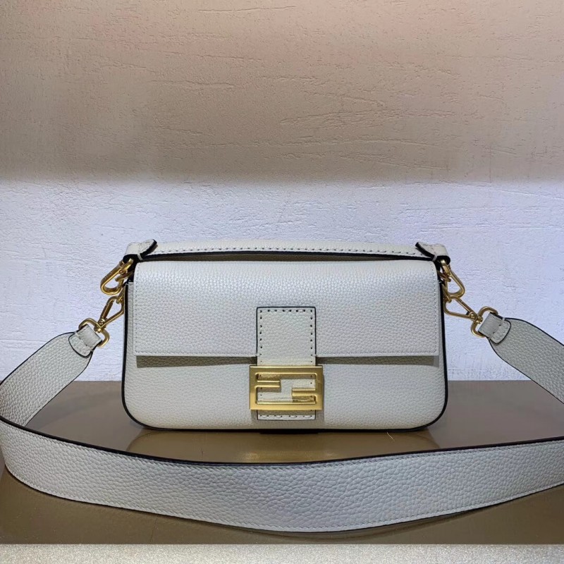 Bolsauette de piel de ternero Fendi Grained 8br600-1