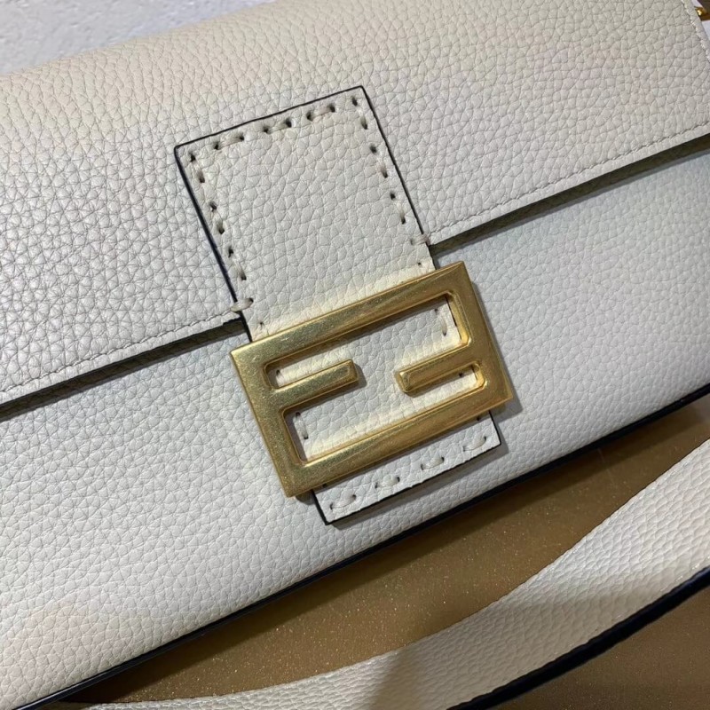 Bolsauette de piel de ternero Fendi Grained 8br600-4
