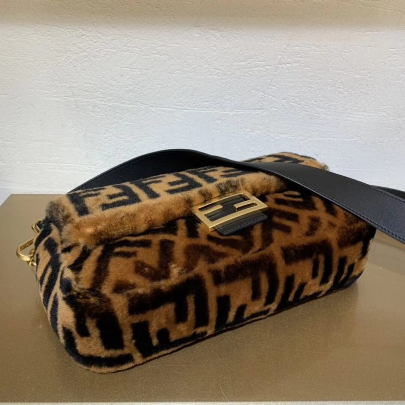 Bolsauette de piel de oveja Fendi 8br600-2