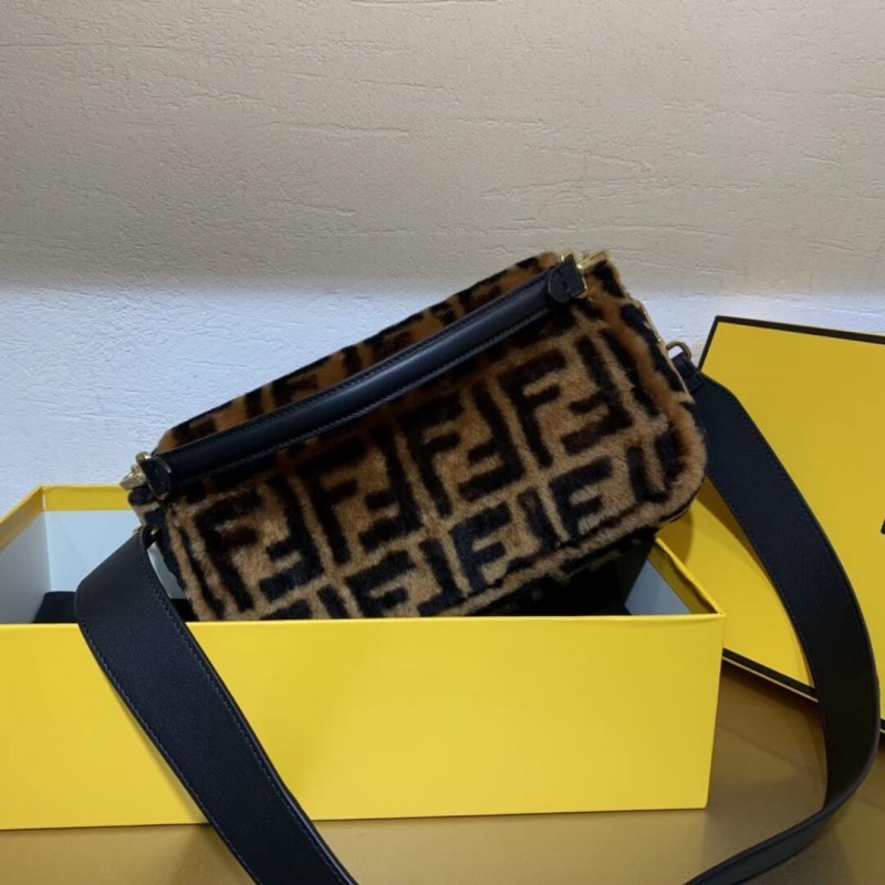 Bolsauette de piel de oveja Fendi 8br600-3