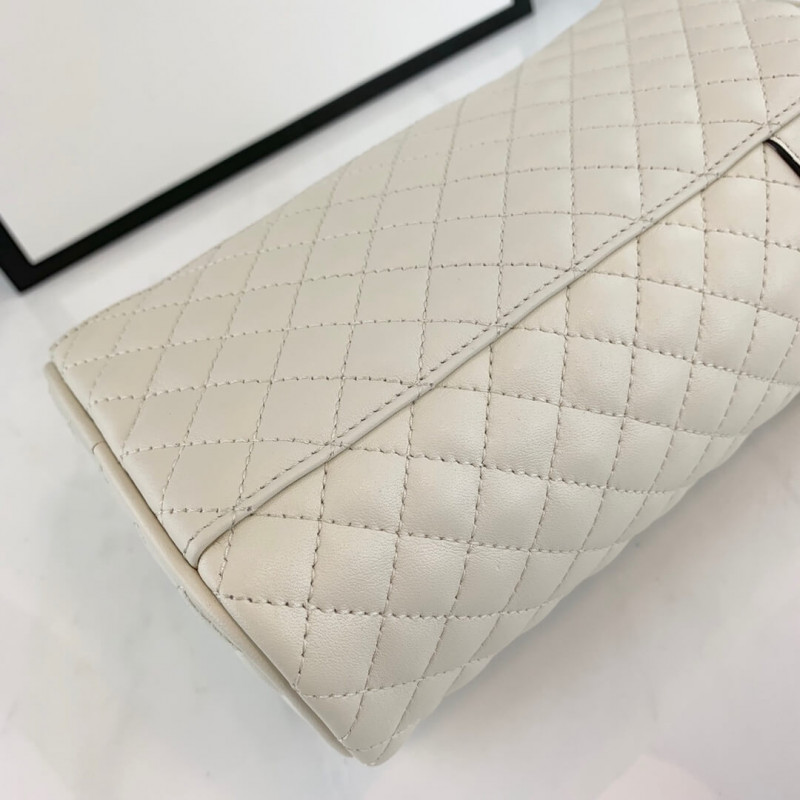 bolso de cinturón de cuero acolchado de Gucci 572298-8