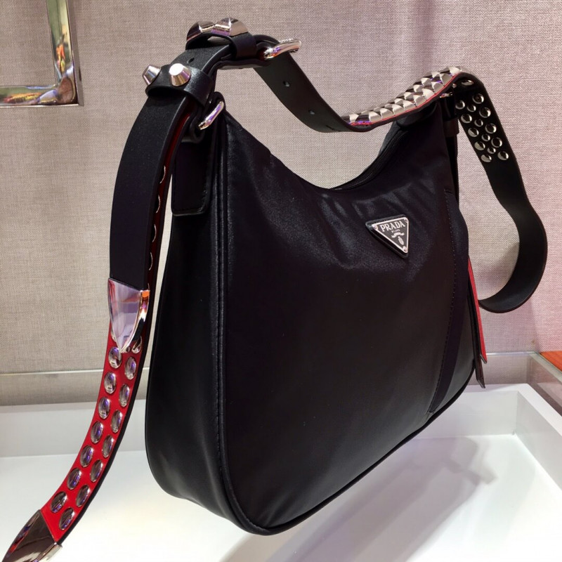 Bolsa de vagabundo Prada Nylon con cuero y pernos 1BC087-3