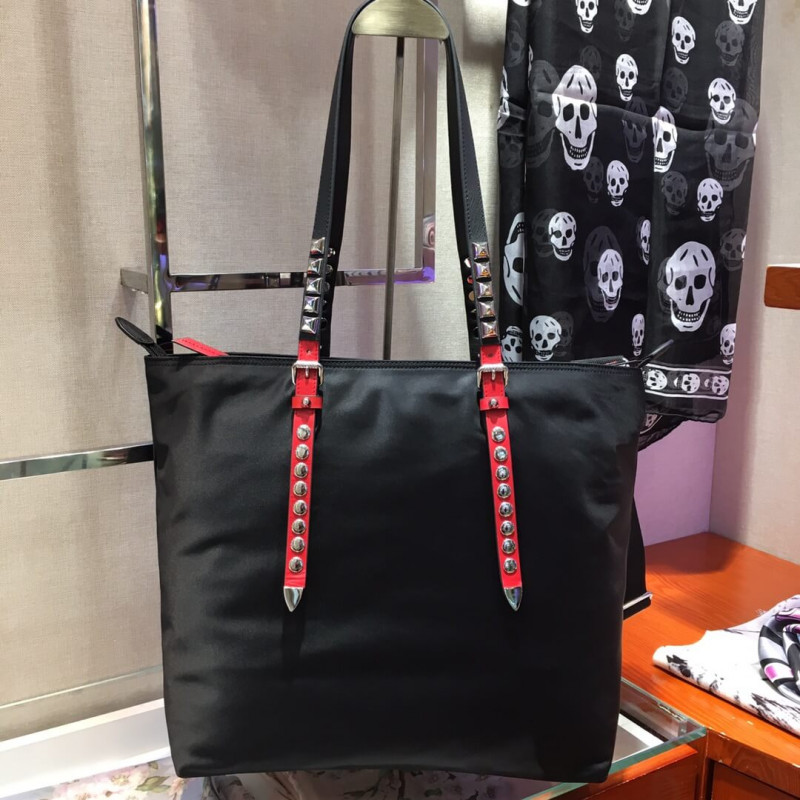 Prada Black Nylon Tote con cuero y pernos 1BG212-3