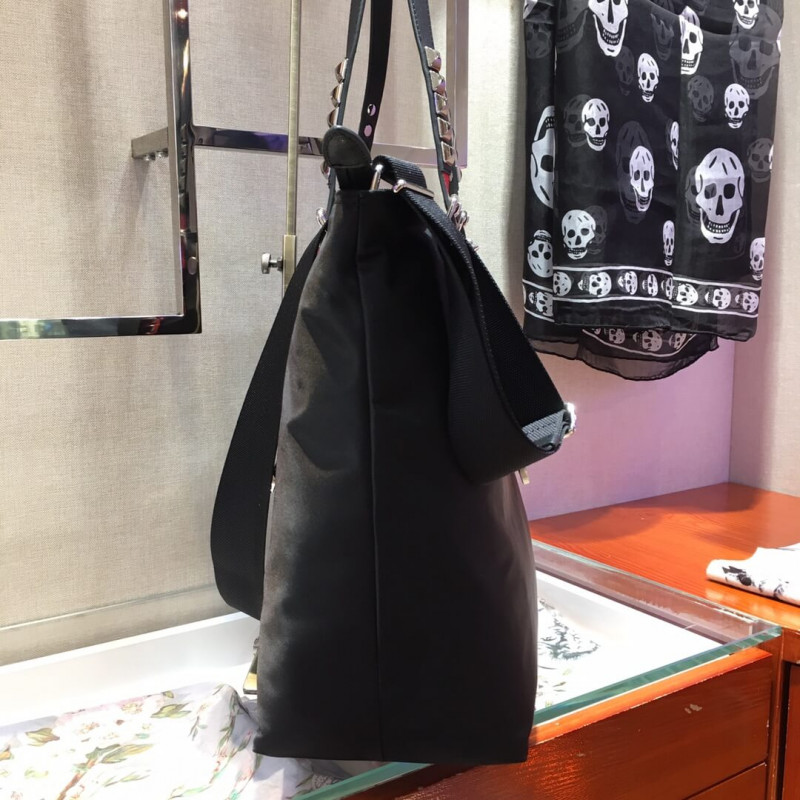 Prada Black Nylon Tote con cuero y pernos 1BG212-4