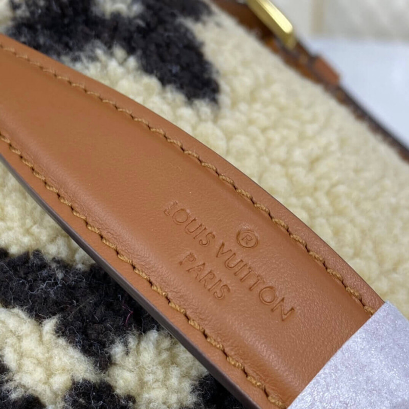 Louis Vuitton BumBolsa M55425-8