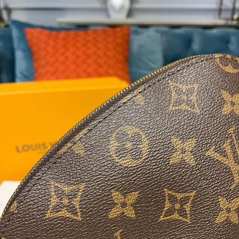 Louis Vuitton Monogram Canvas Cosmetic Pouch M47515-4