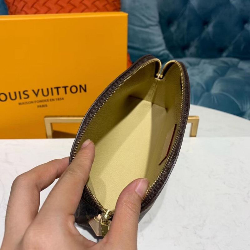 Louis Vuitton Monogram Canvas Cosmetic Pouch M47515-9