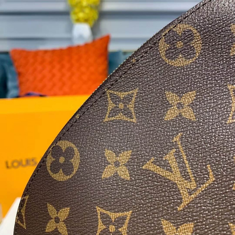 Louis Vuitton Monogram Canvas Cosmetic Pouch GM M47353-4