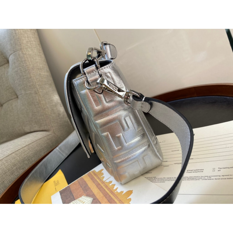 Fendi Bolsauette Silver Leather Bolsa 8Br60-4