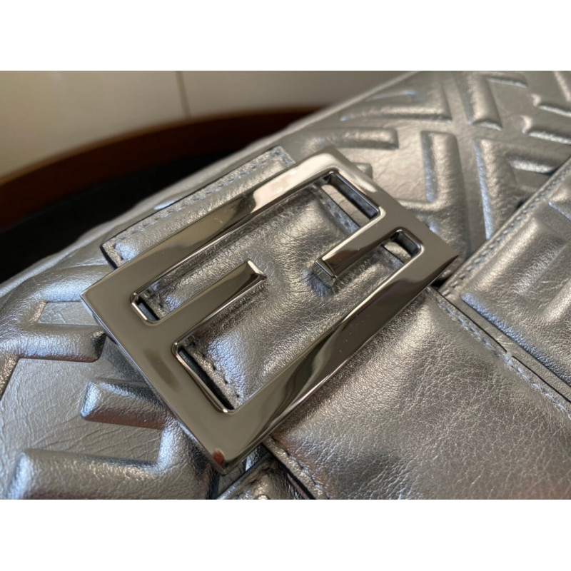Fendi Bolsauette Silver Leather Bolsa 8Br60-8