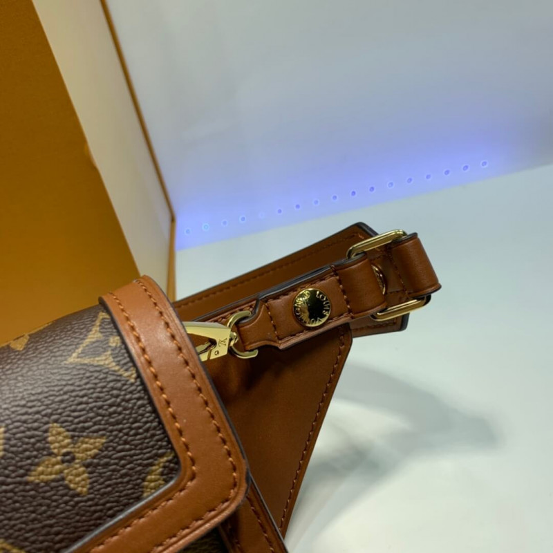 Louis Vuitton BumBolsa Dauphine M44586-4