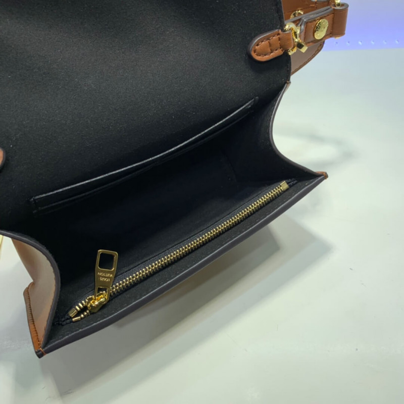 Louis Vuitton BumBolsa Dauphine M44586-8