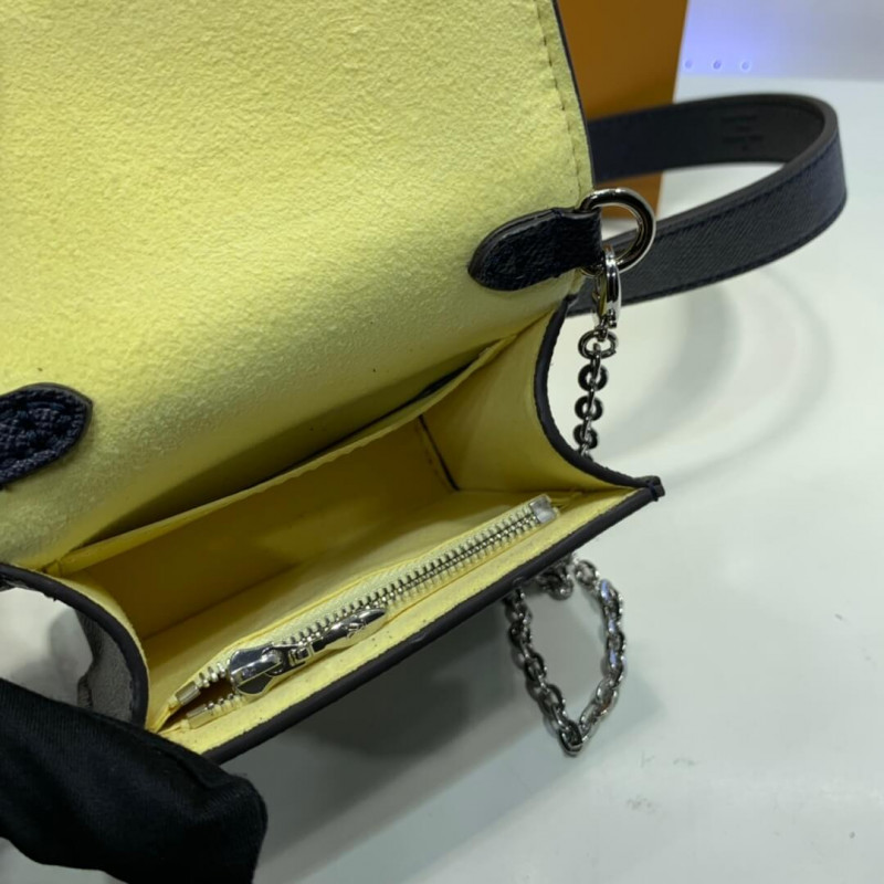 Louis Vuitton BumBolsa Dauphine BB M68619-8
