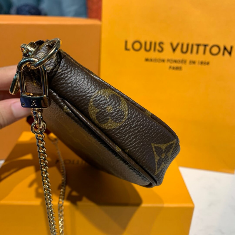 Louis Vuitton Courchevel Mini Pochette AccessOires M68490-3