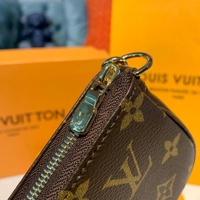 Louis Vuitton Courchevel Mini Pochette AccessOires M68490-6