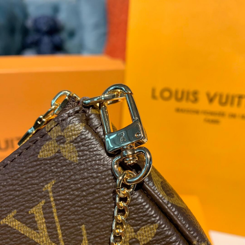 Louis Vuitton Courchevel Mini Pochette AccessOires M68490-7