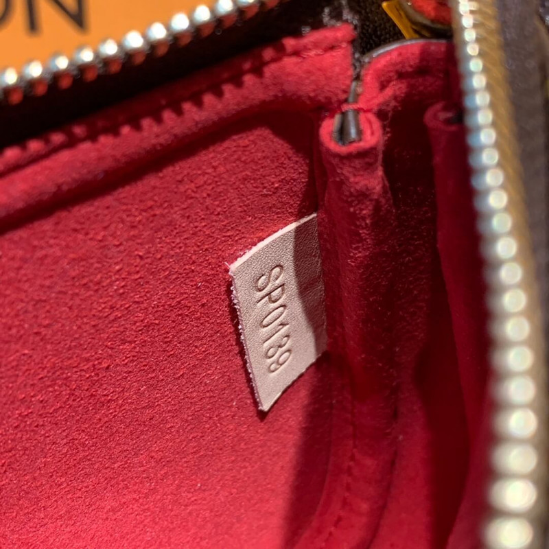 Louis Vuitton Courchevel Mini Pochette AccessOires M68490-8