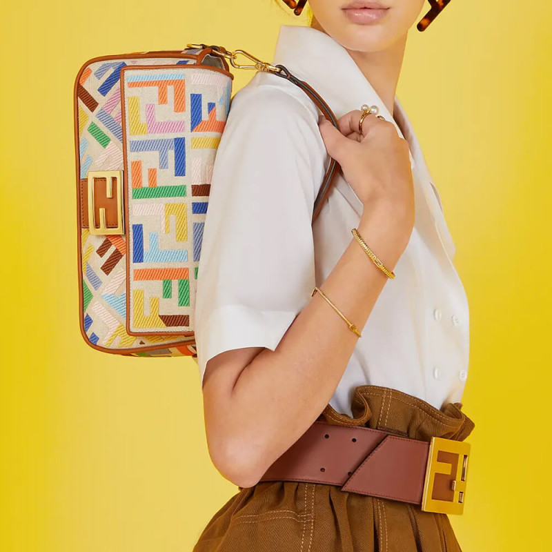 Fendi Bolsauette en Beige Canvas 8BR600-1