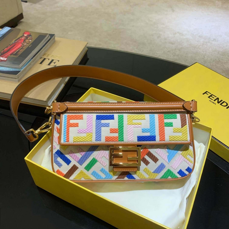 Fendi Bolsauette en Beige Canvas 8BR600-2
