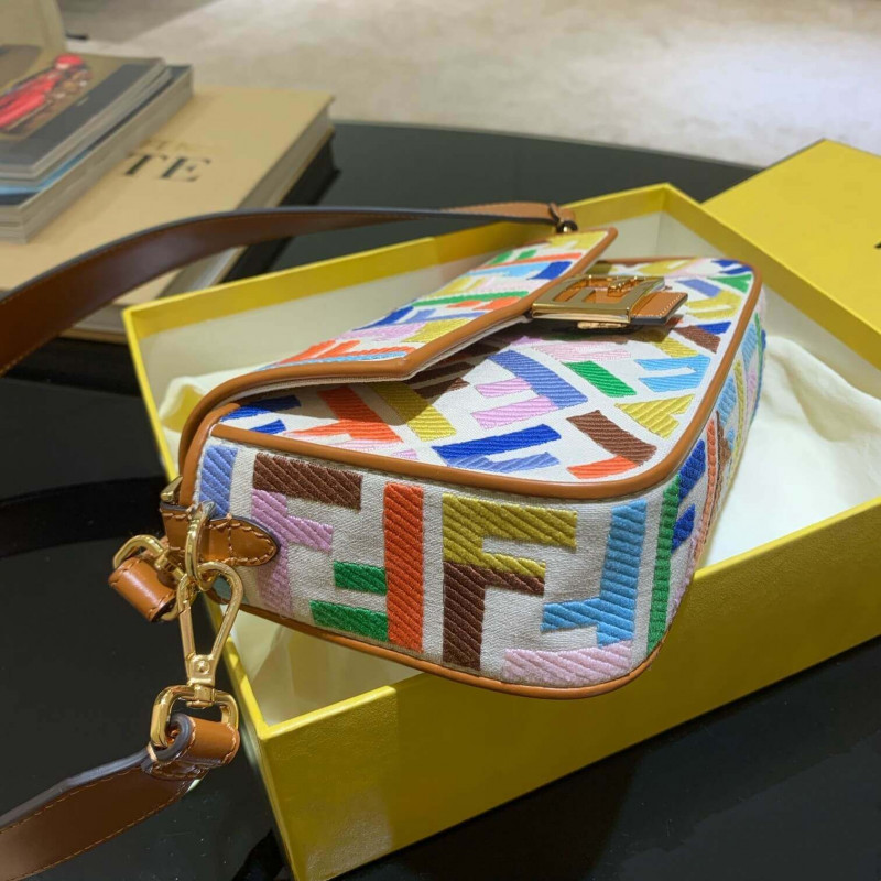 Fendi Bolsauette en Beige Canvas 8BR600-9