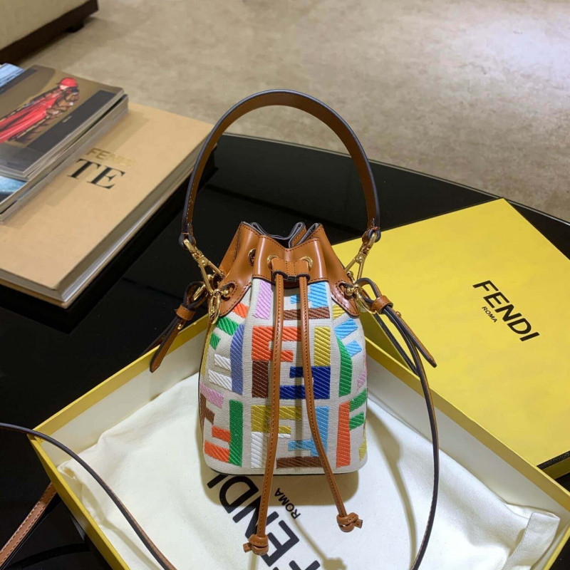 Fendi Mon Tresor Bolsa en Beige Canvas 8BS010-2