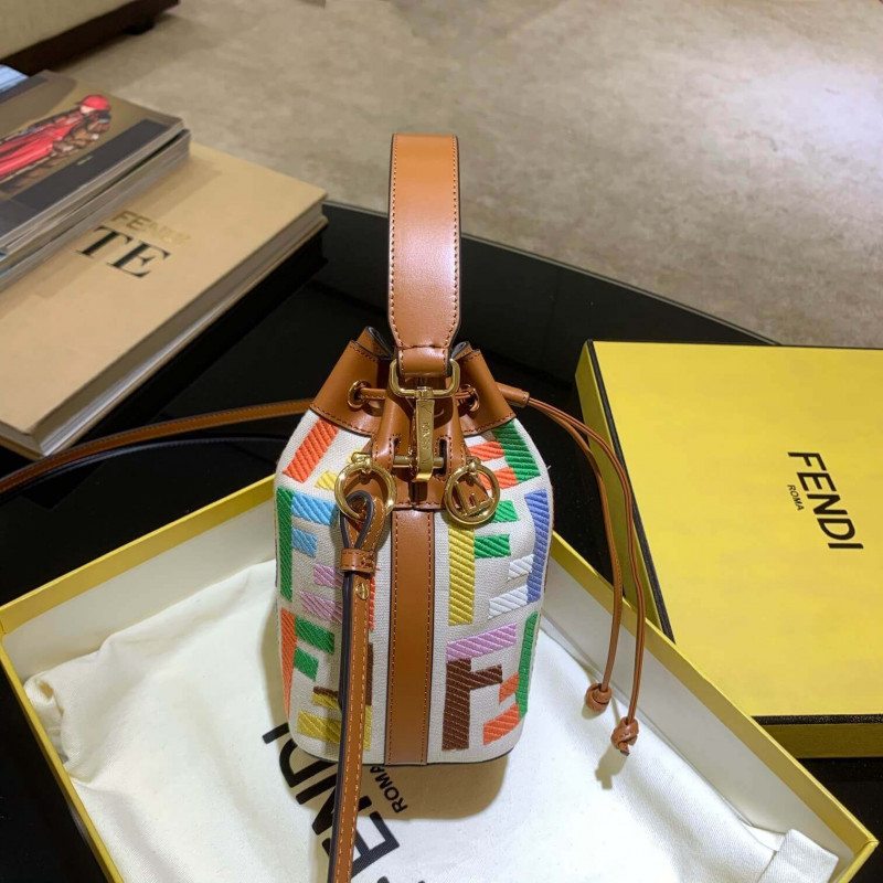 Fendi Mon Tresor Bolsa en Beige Canvas 8BS010-3
