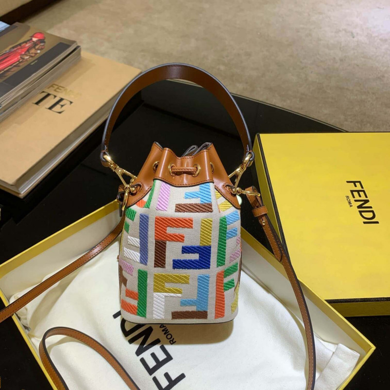 Fendi Mon Tresor Bolsa en Beige Canvas 8BS010-4
