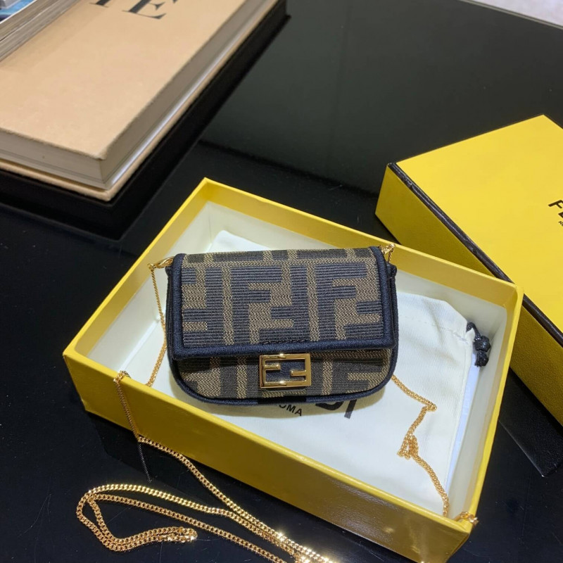 Fendi Nano Bolsauette Charm en tela marrón 7ar844-2