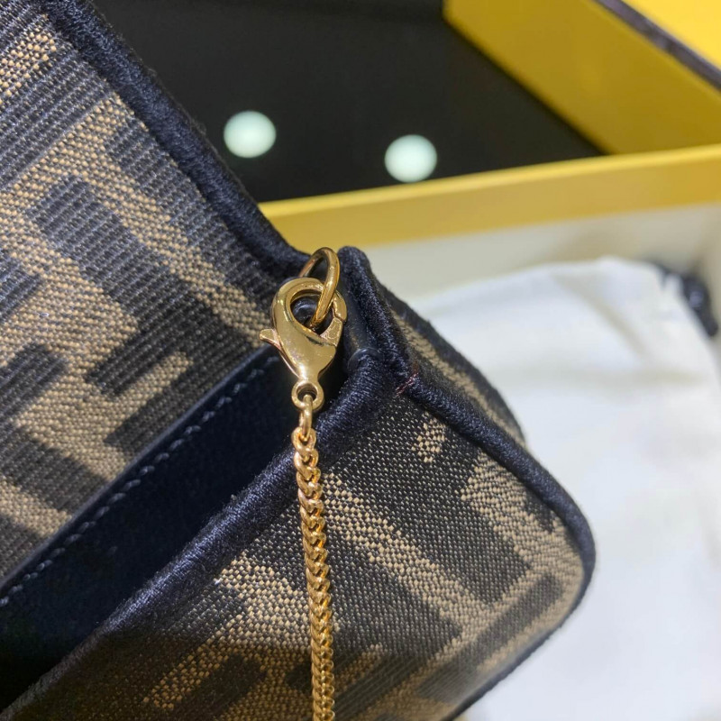Fendi Nano Bolsauette Charm en tela marrón 7ar844-5