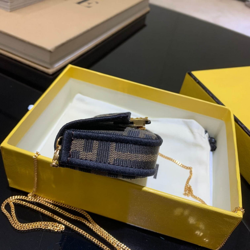 Fendi Nano Bolsauette Charm en tela marrón 7ar844-7