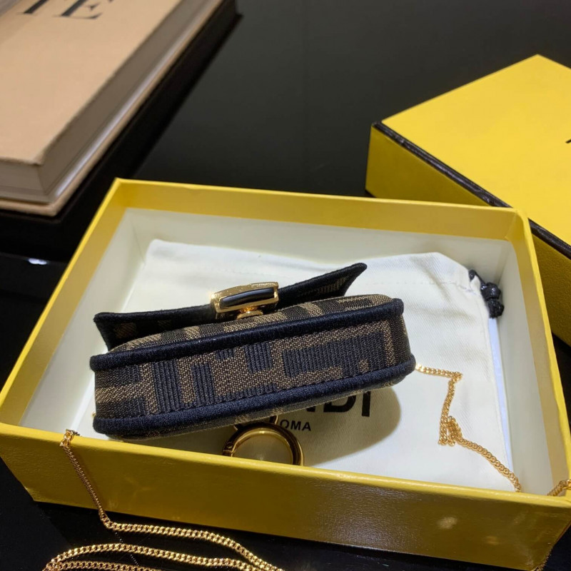 Fendi Nano Bolsauette Charm en tela marrón 7ar844-8