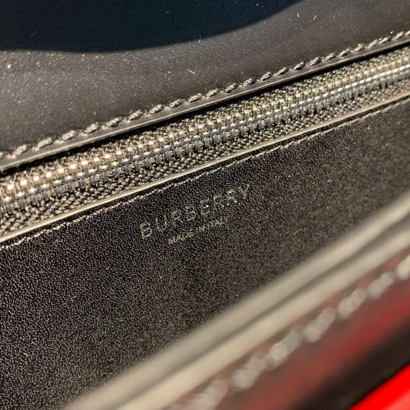 Burberry Small Pinted Edge Leather TB Bolsa 80124711-6