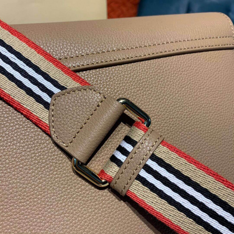 Burberry Grainy Leather Note Crossbody Bolsa 80219061-6