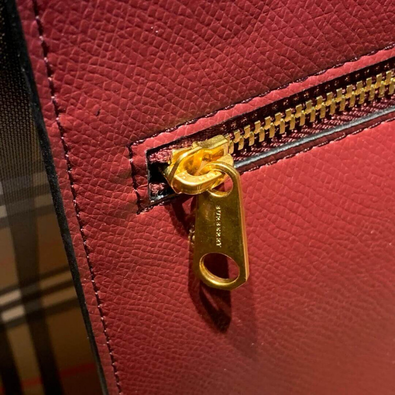 Burberry Small En relieve Crest Leather Tote 40802081-6