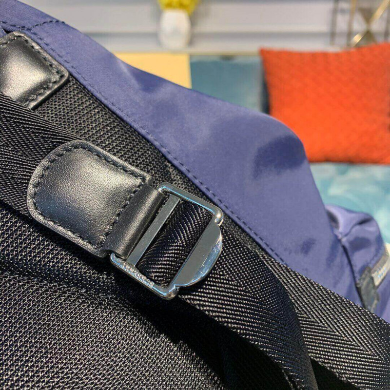 Burberry La mochila mediana en el logotipo de impresión Nylon 80116191-6
