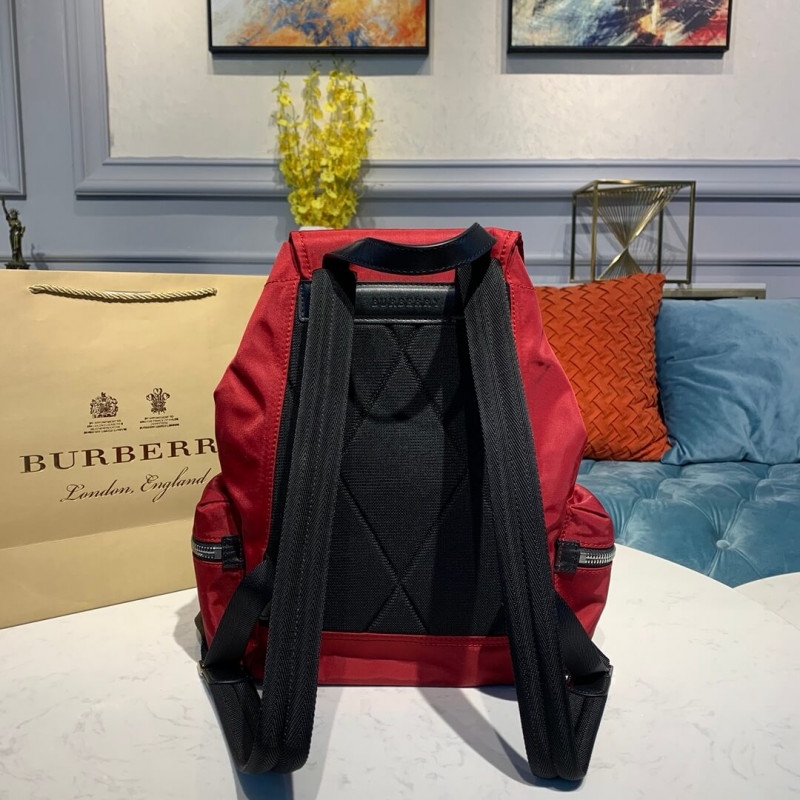 Burberry La mochila mediana en logotipo impreso nylon 80416201-1