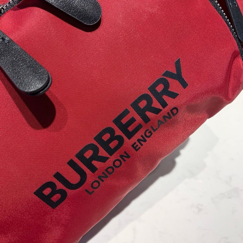 Burberry La mochila mediana en logotipo impreso nylon 80416201-4