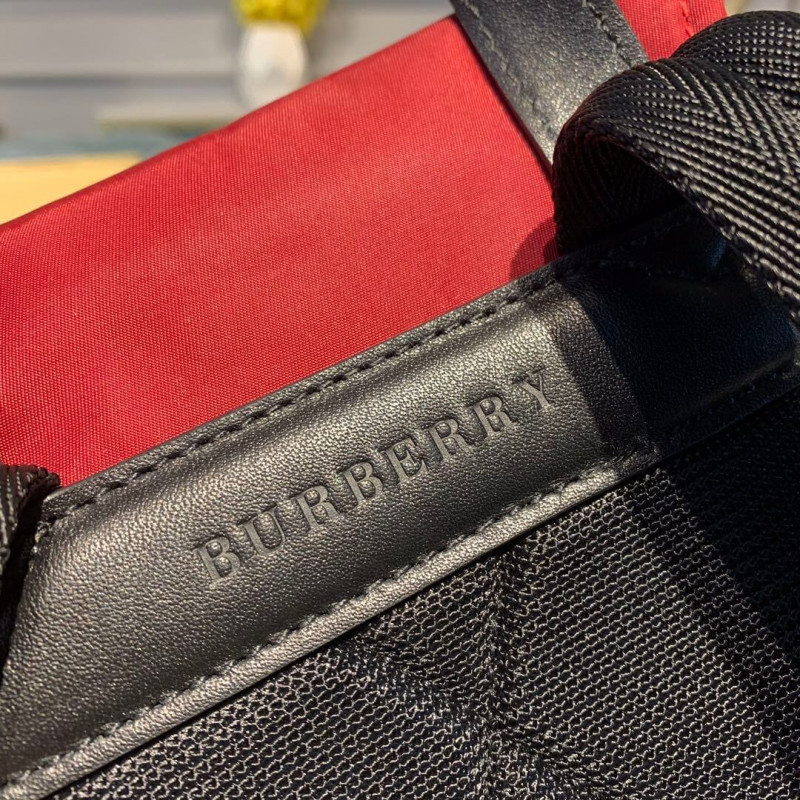 Burberry La mochila mediana en logotipo impreso nylon 80416201-6