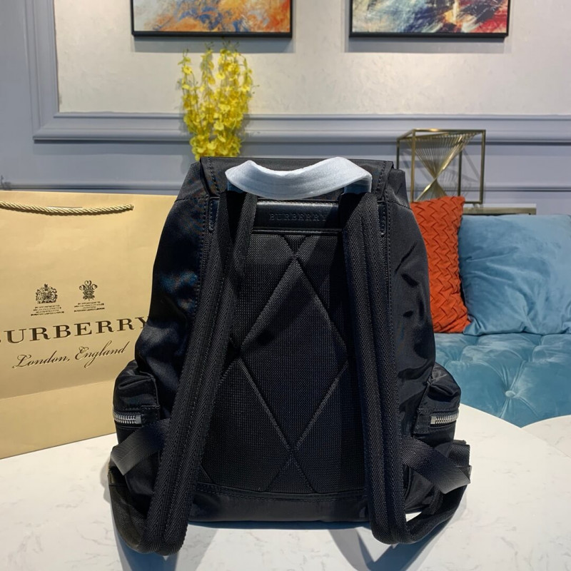 Burberry La mochila mediana en logotipo impreso nylon 80116171-1